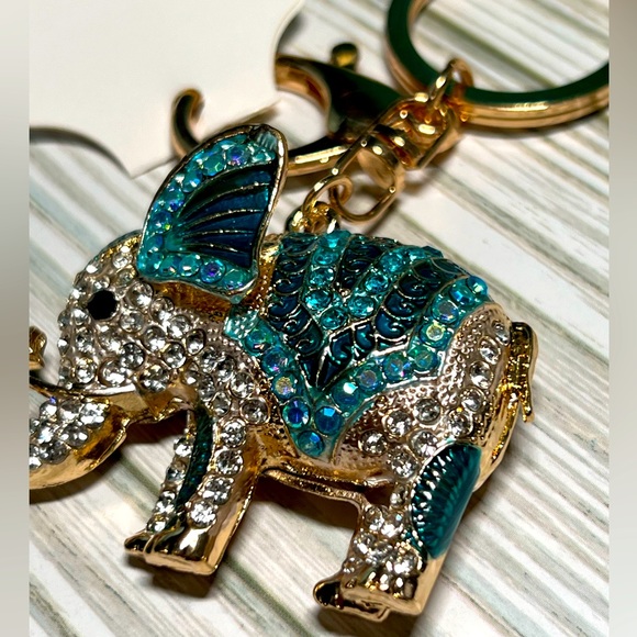 NEW Rhinestone Elephant Key Chain/Bag Charm, Shades of Blue on Gold Tone Alloy - Picture 2 of 7